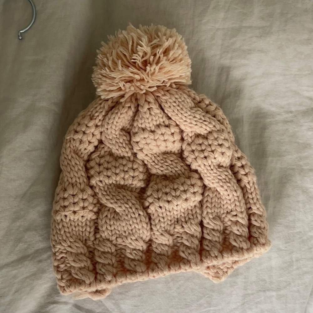 Chunky Knit Pom Beanie in Beige